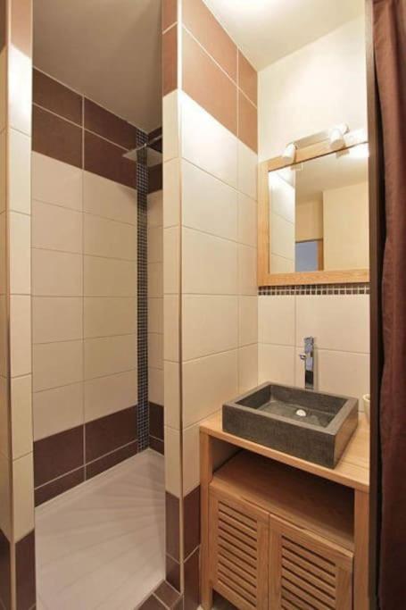 Appartement Avec Ascenseur La Defense กูร์เบอวัวร์ ภายนอก รูปภาพ